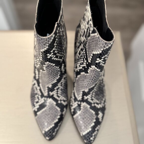 MARC FISHER Oshay Pointed Toe Bootie Size 6M - Picture 4 of 10